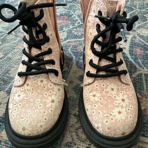 Art Class size 13 GUC